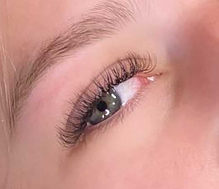 Classic Lashes with blue eyes